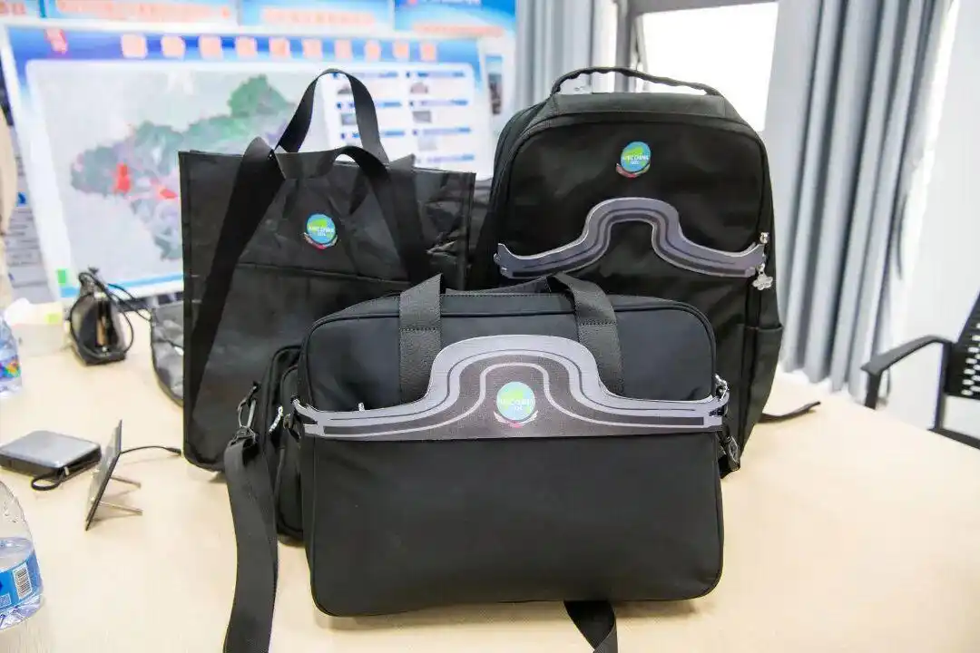 北京冬奥会背包_安踏可持续设计_冬奥会纪念品