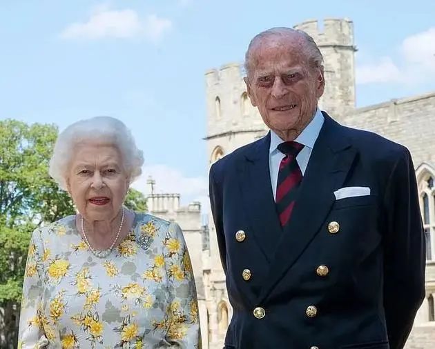 疫情疫苗_美国疫情形势恶化疫苗分发_英国女王接种新冠疫苗辉瑞疫苗