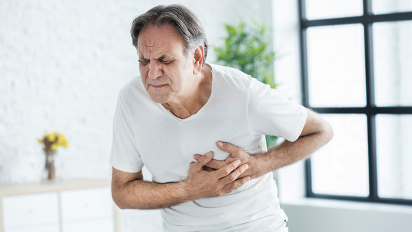 北京新冠疫情的反弹是由三文鱼作为中间宿主引起的吗？